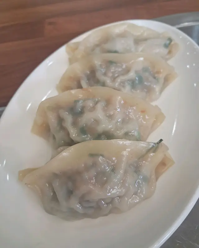 윤기가 흐르는 손만두