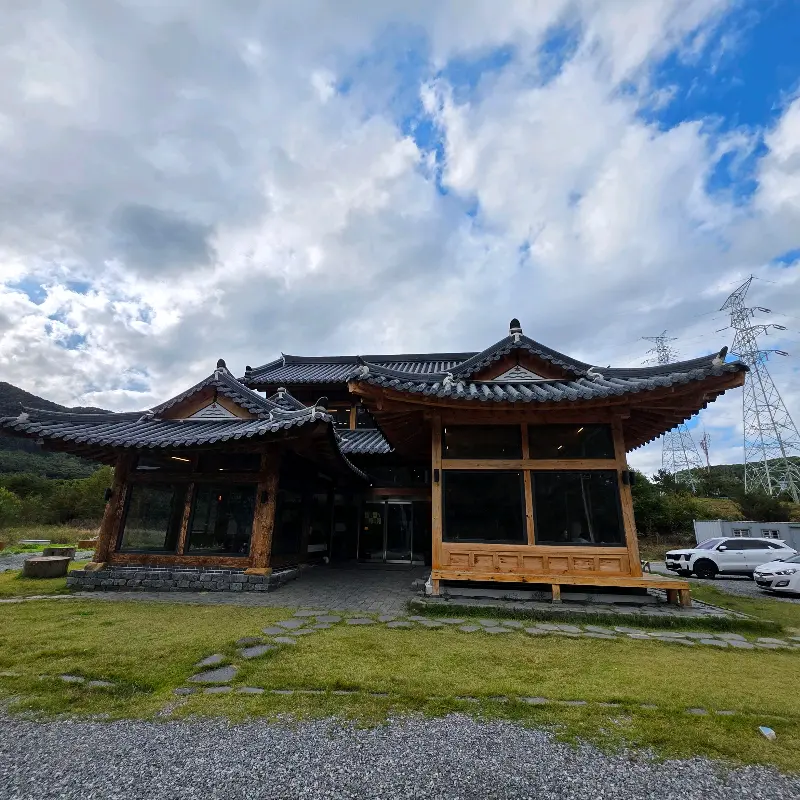 카페 외부 전경