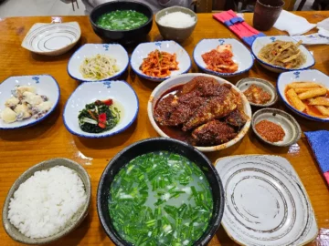 넷플릭스 미친 맛집에 나온 그곳! 부산 중앙동에서 만난 섬진강 재첩국, 역시 이 지역 맛집 클라스!