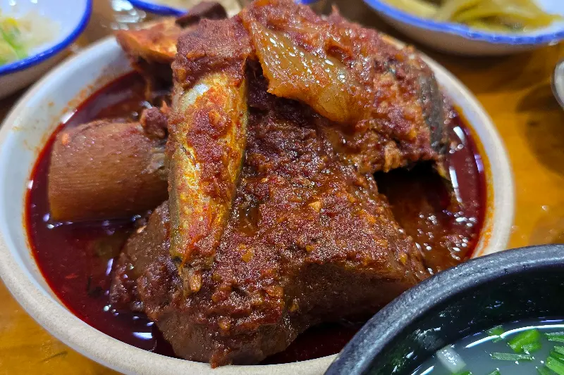 섬진강 재첩국 고등어조림 클로즈업