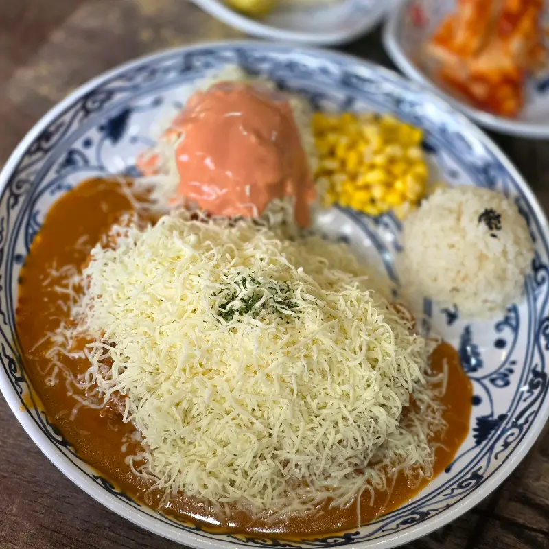 푸짐한 돈까스 한 상 차림