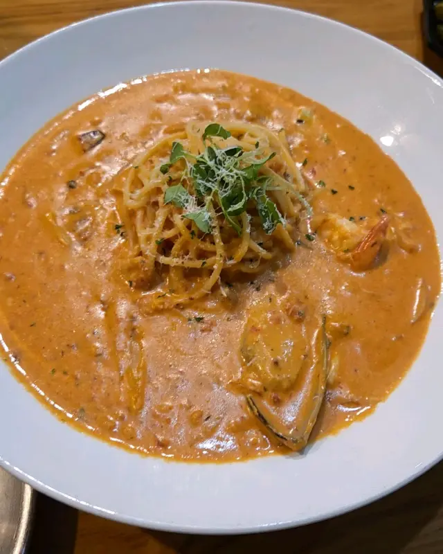 해산물이 듬뿍 들어간 로제 파스타