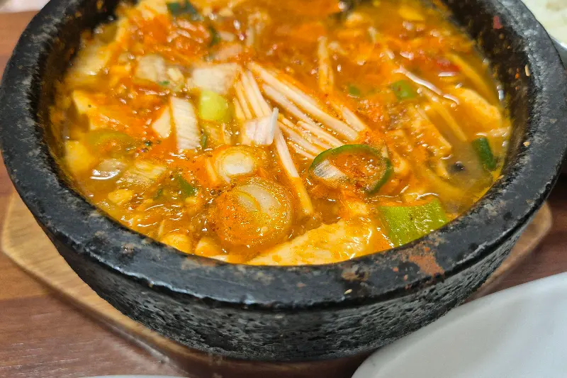 해물순두부찌개 디테일 샷