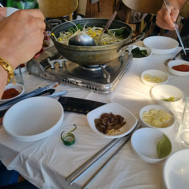 보글보글 끓는 샤브샤브