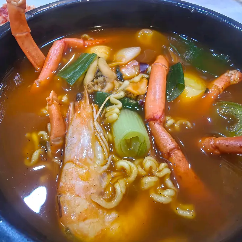 칼칼하고 시원한 둥지횟집 매운탕