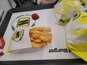 저물녘 경남대 앞, 노을처럼 번지는 추억 한 조각 맛집