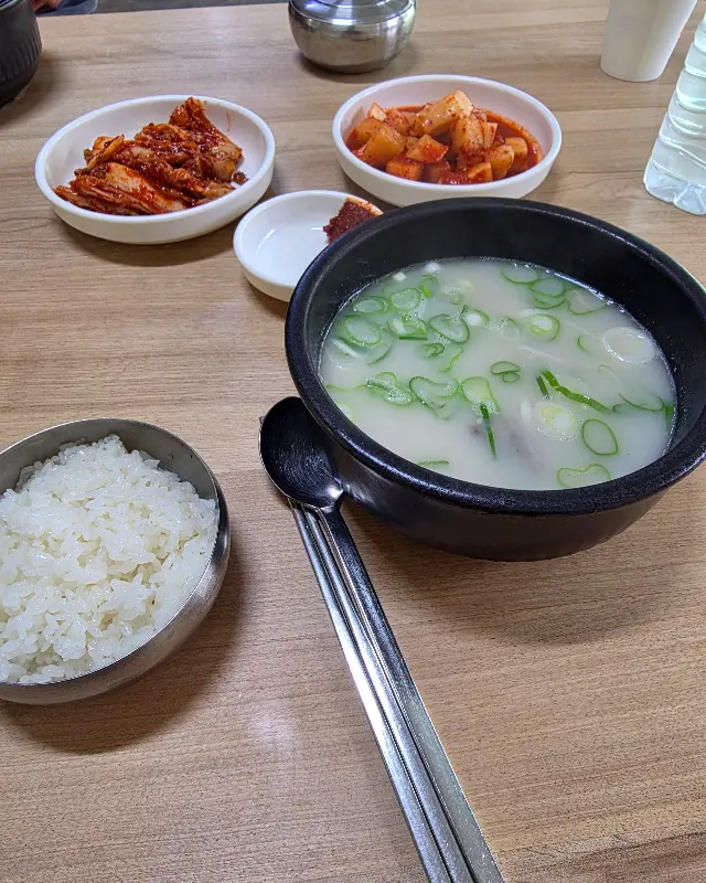 곰탕 한상 차림