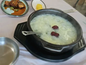 파도 소리 벗 삼아 즐기는 양양 어죽 맛집, 남애창횟집에서 만끽하는 바다 내음 가득한 식도락 여행