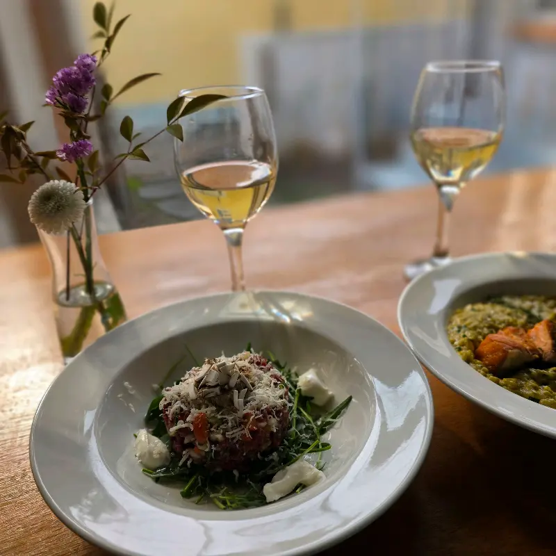 육회 타르타르와 와인