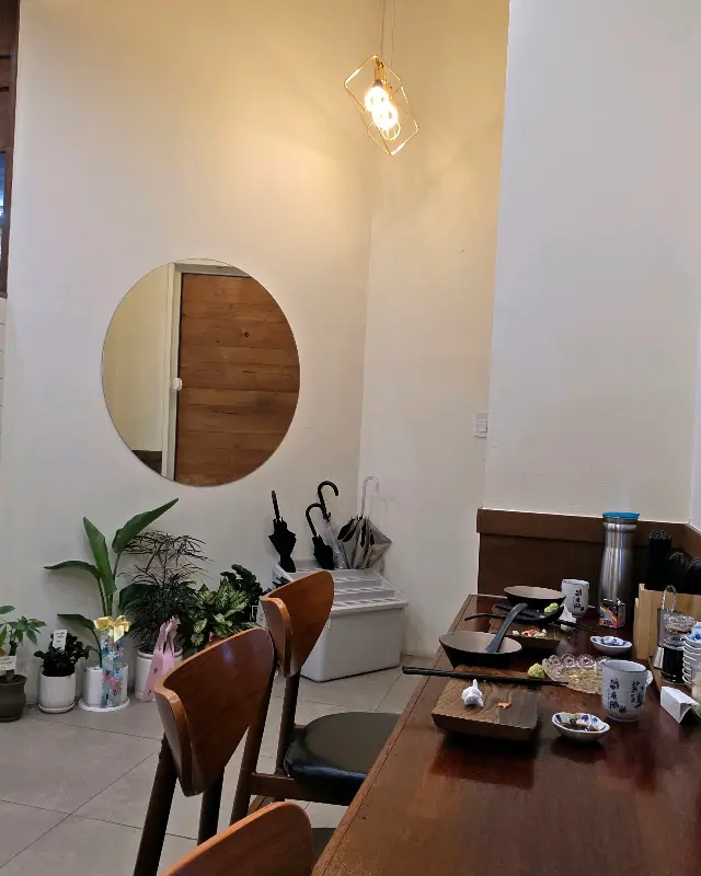 아늑하고 편안한 분위기의 가게 내부