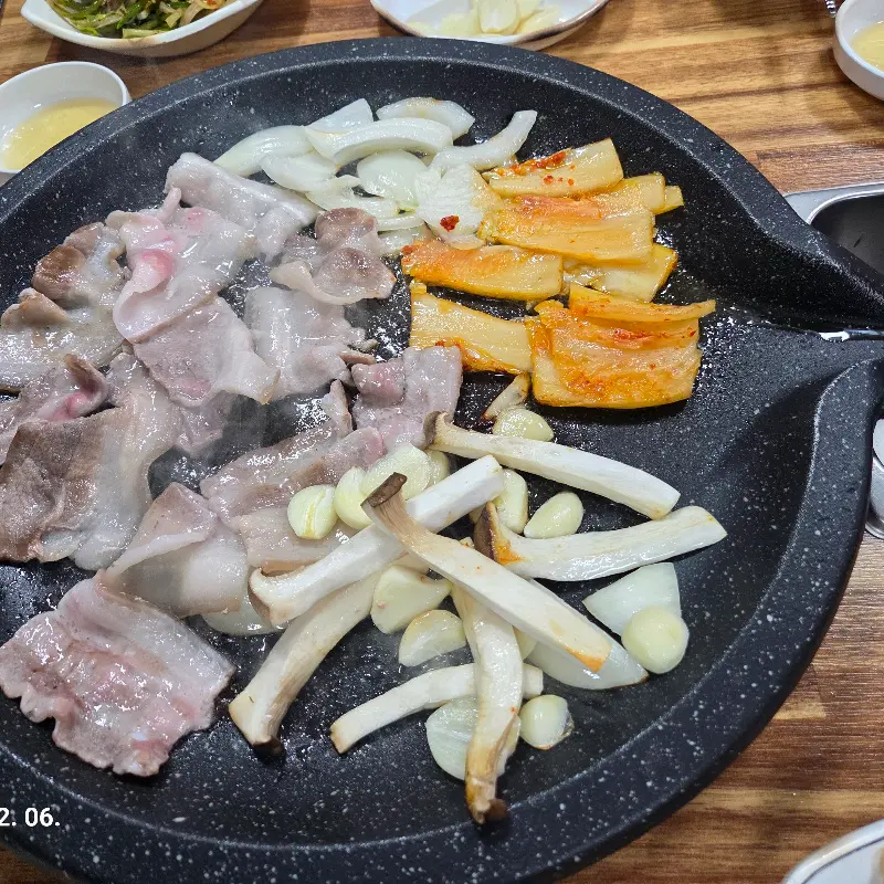 삼겹살, 묵은지, 버섯