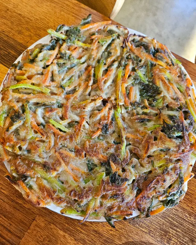 노릇하게 구워진 메밀전