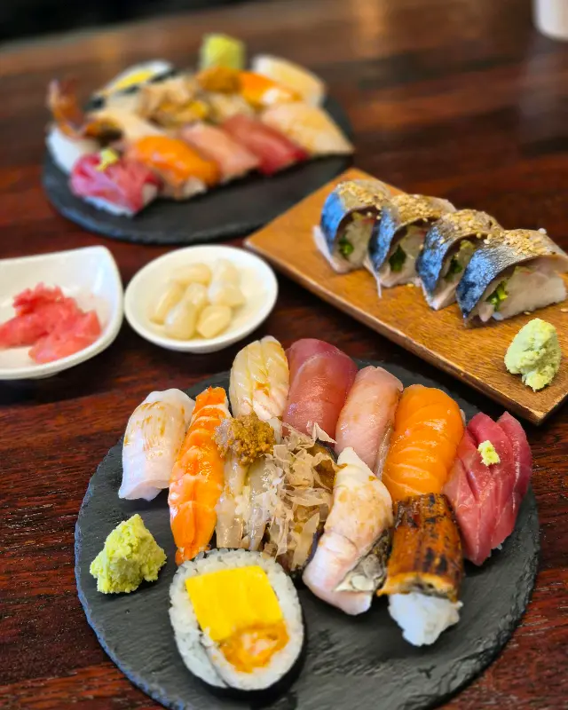 다양한 스시 한 상