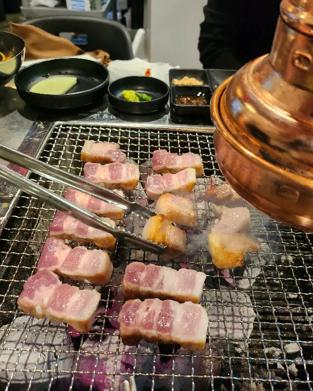 직원분이 직접 구워주는 삼겹살