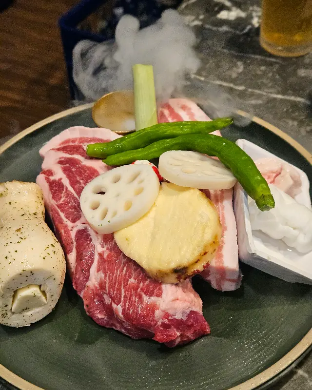 다채로운 밑반찬들