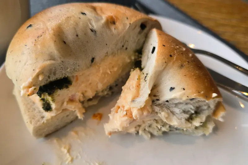 바질 토마토 베이글