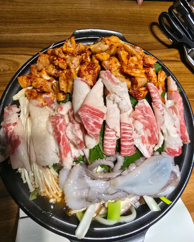 차돌 낙지 곱창 전골