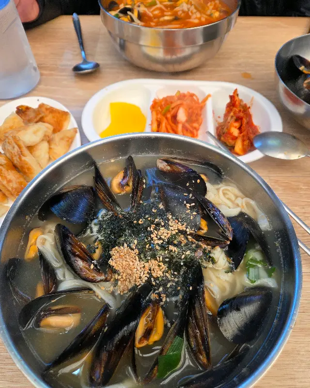 옥이네 분식 내부