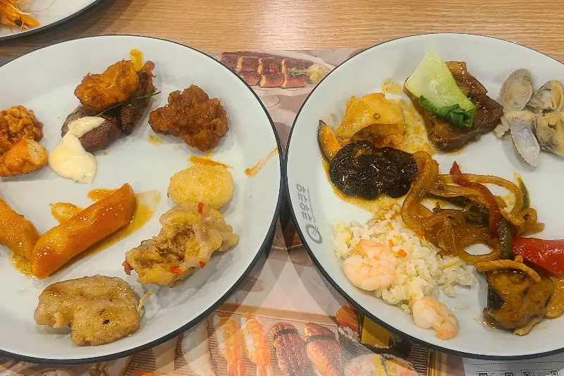 다양한 튀김과 따뜻한 요리