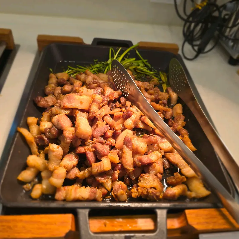 윤기가 자르르 흐르는 삼겹살