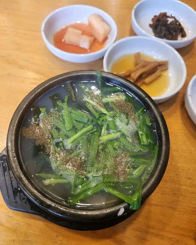 굴국밥과 반찬