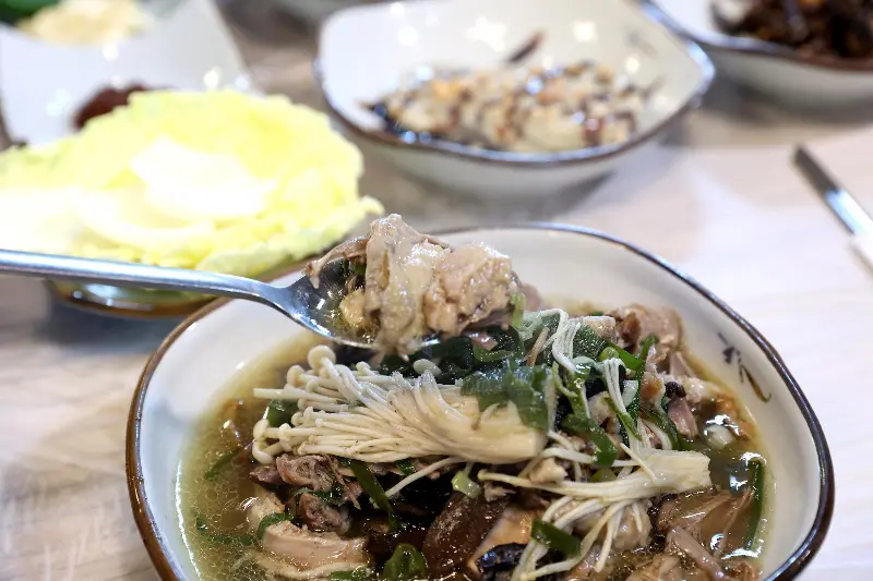 오리고기와 능이버섯의 조화