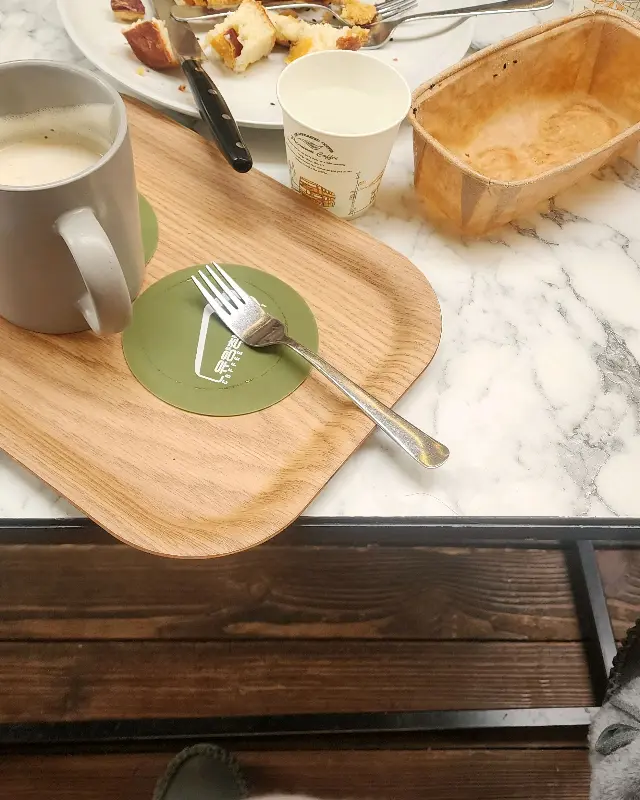 깔끔하게 정돈된 테이블