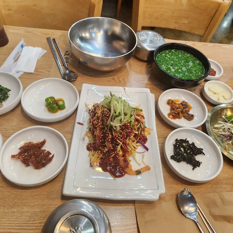 푸짐하게 차려진 한 상 차림