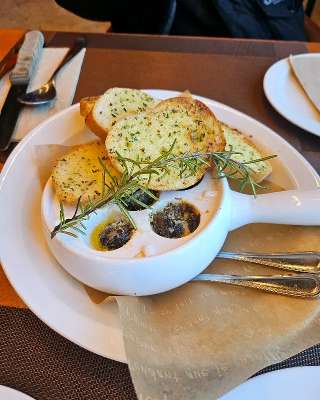 에스까르고와 마늘빵