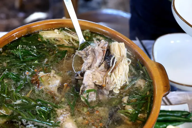 능이오리백숙 국물