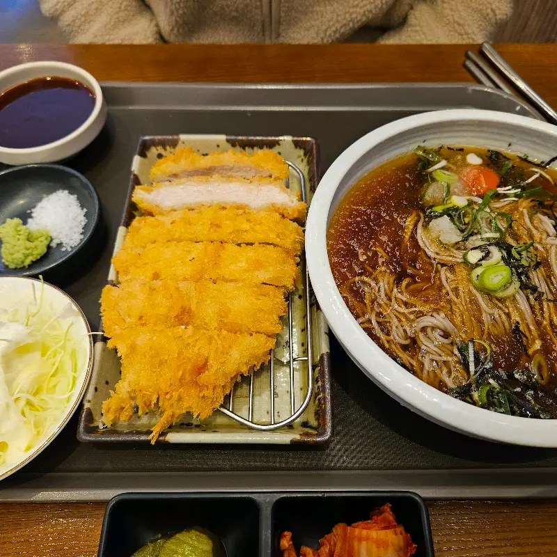 연어초밥과 카츠 정식