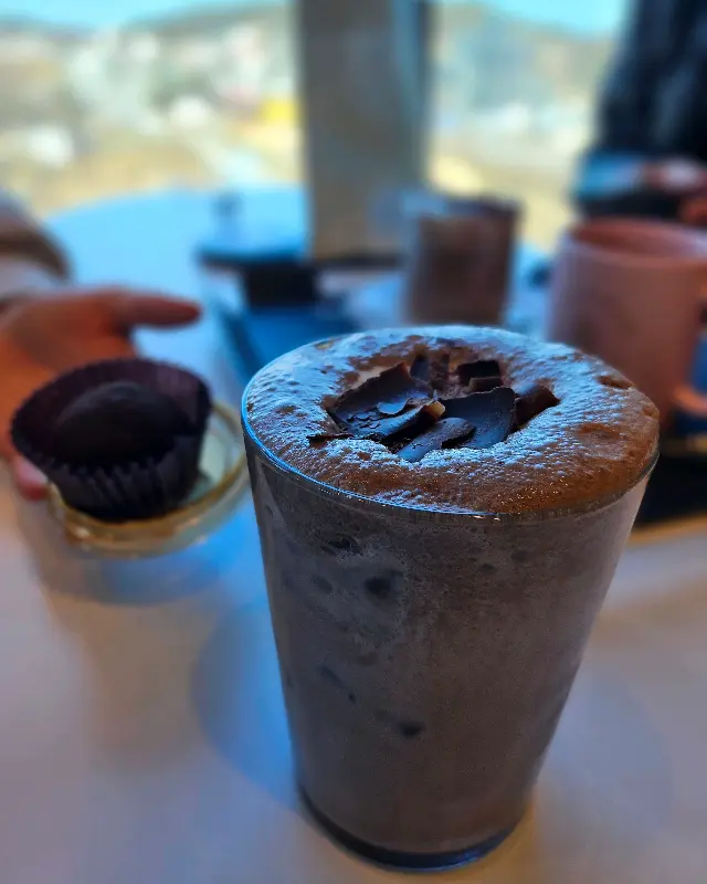 초콜릿 음료와 디저트