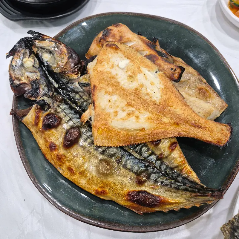 푸짐한 생선구이 한 상