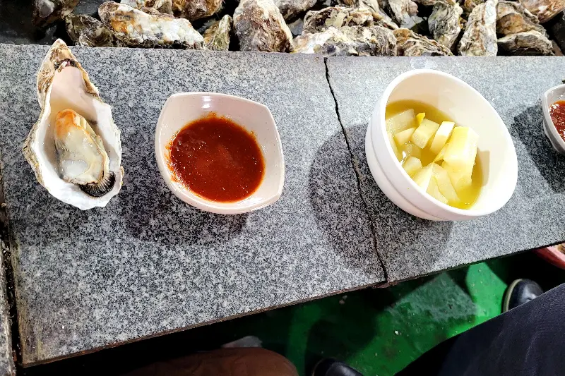 굴과 환상 궁합 자랑하는 밑반찬