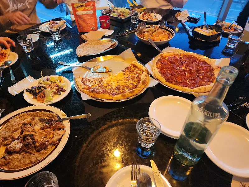 테이블 위의 조명