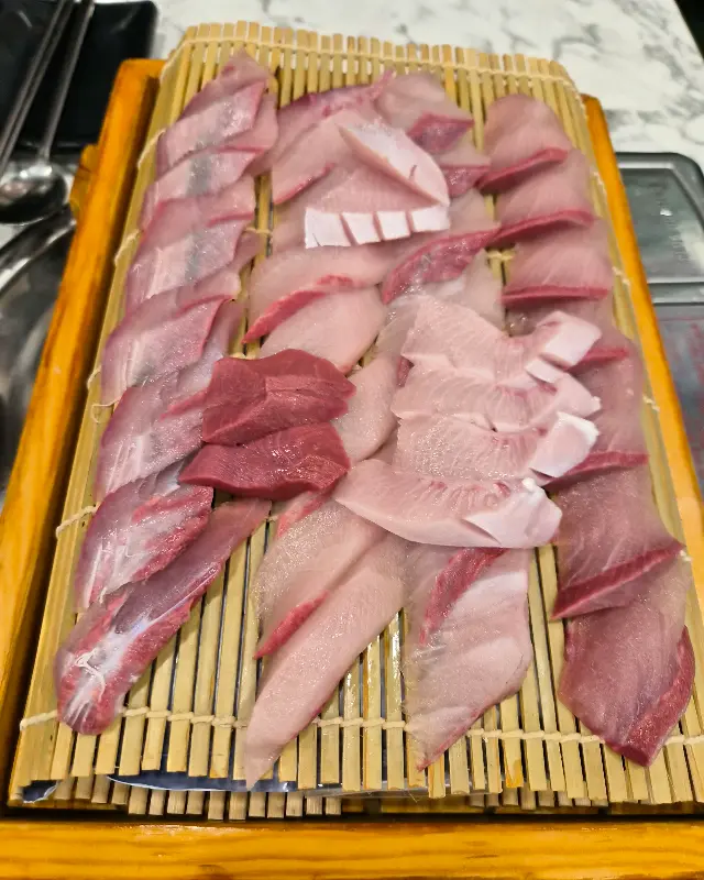 신선함이 느껴지는 대방어회