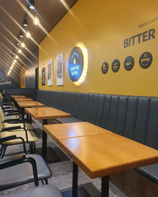 컴포즈커피 매장 내부