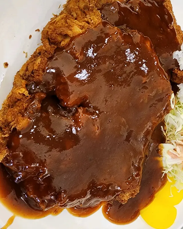 푸짐한 양을 자랑하는 수제 왕돈까스