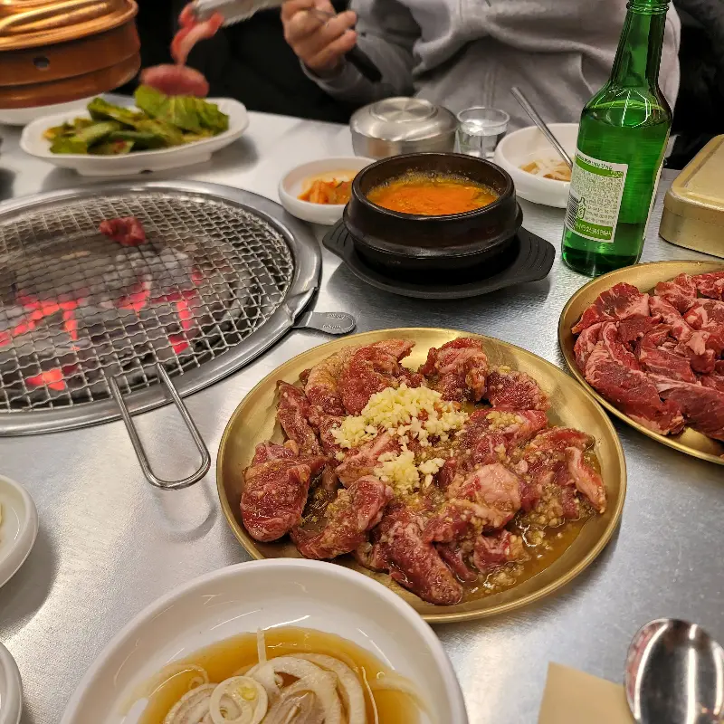 숯불에 구워먹는 돼지 껍데기