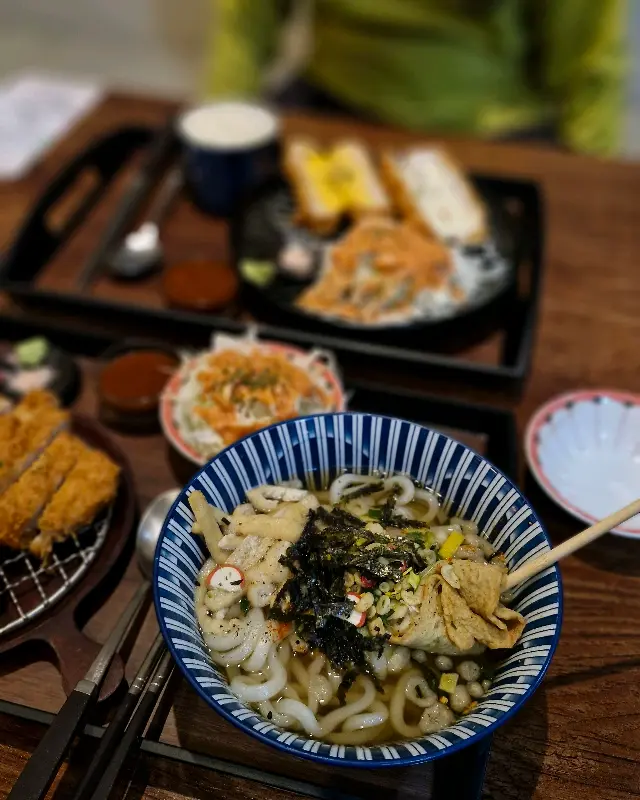 정갈한 돈까스 한 상 차림