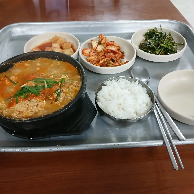 순두부찌개 한상차림