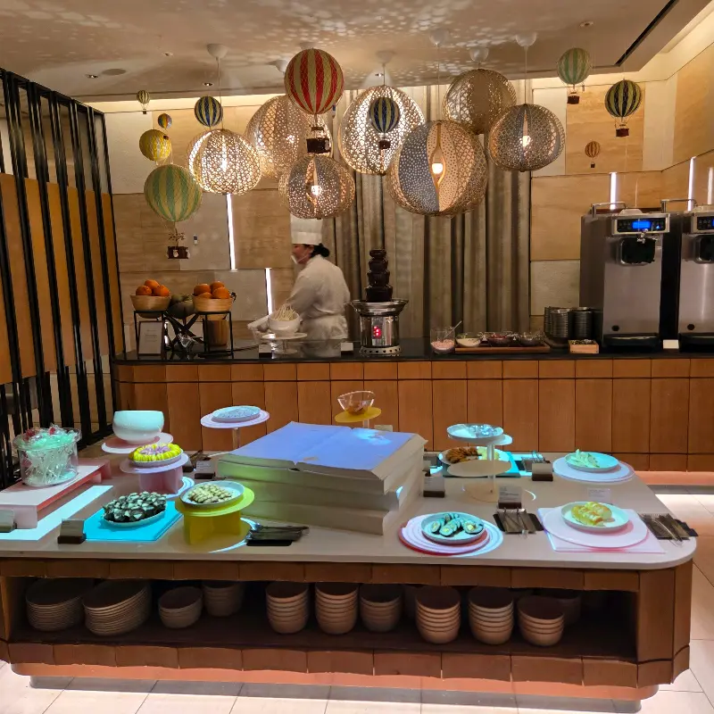 화려한 디저트 코너