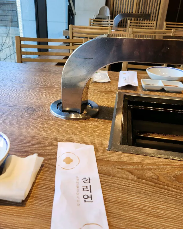 깔끔하게 정돈된 테이블 세팅