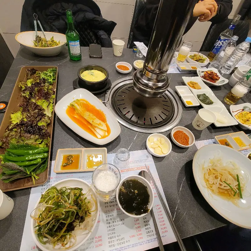 도원의 푸짐한 밑반찬 상차림