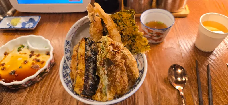 푸짐한 텐동 한 상 차림