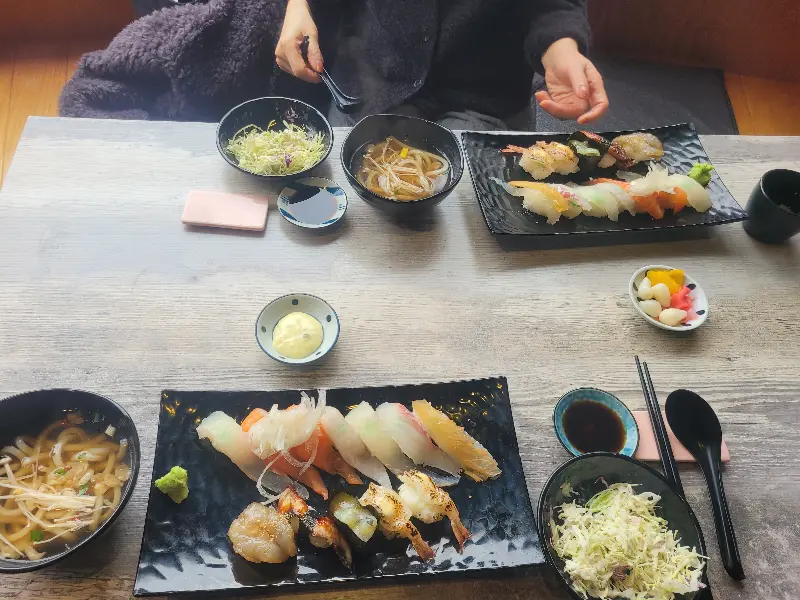 정갈하게 차려진 테이블