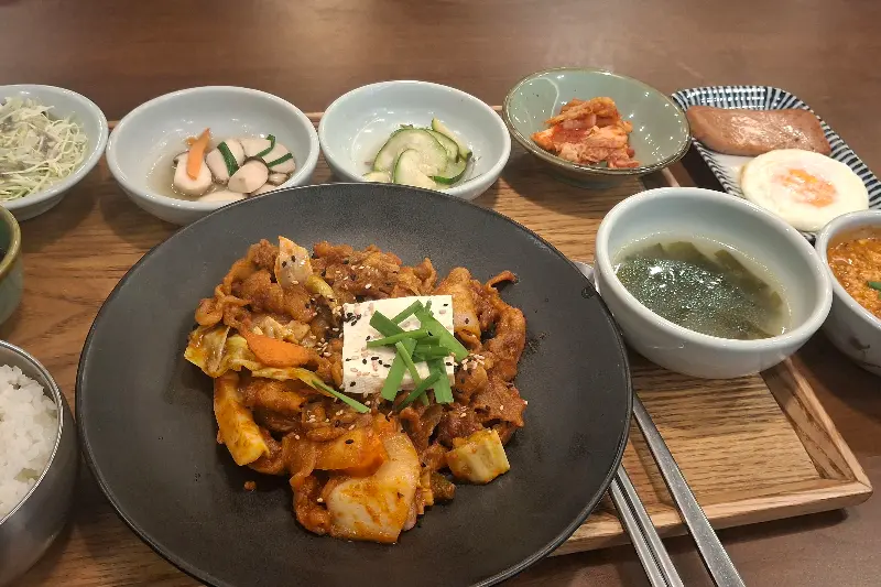 깔끔하게 포장된 음식