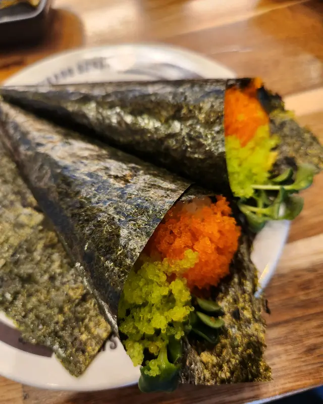 김으로 감싼 초밥