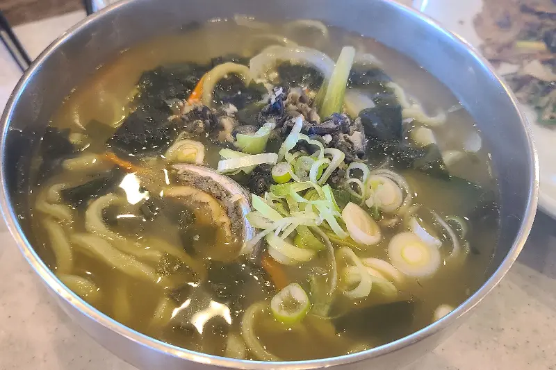 보말칼국수의 모습