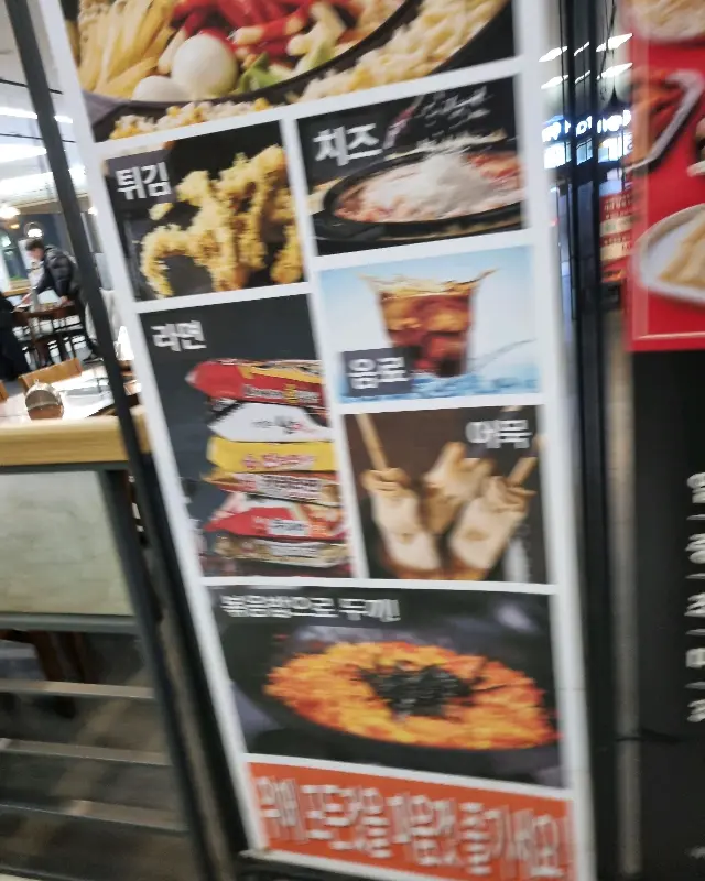 두끼 메뉴 안내판 사진